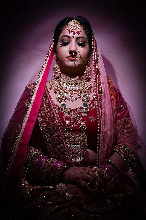 <span  class="uc_style_uc_tiles_grid_image_elementor_uc_items_attribute_title" style="color:#ffffff;">bride-5834027_960_720</span>