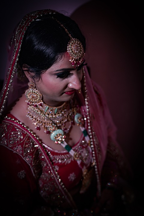 <span  class="uc_style_uc_tiles_grid_image_elementor_uc_items_attribute_title" style="color:#ffffff;">bride-5834044_960_720</span>