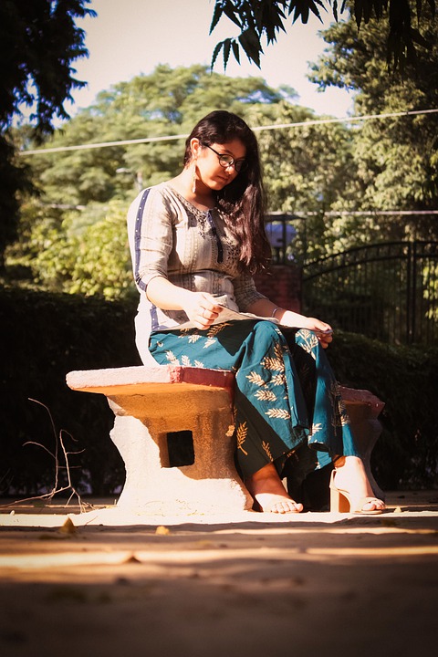 <span  class="uc_style_uc_tiles_grid_image_elementor_uc_items_attribute_title" style="color:#ffffff;">model-4668348_960_720</span>